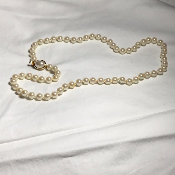 Talbot’s Classic Necklace - Picture 2 of 4